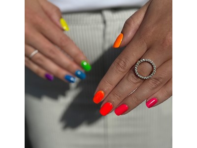 The Neon Collection -15%  + gratis ICE CHROME